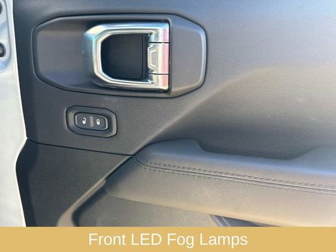 Used 2023 Jeep Wrangler Altitude image 21