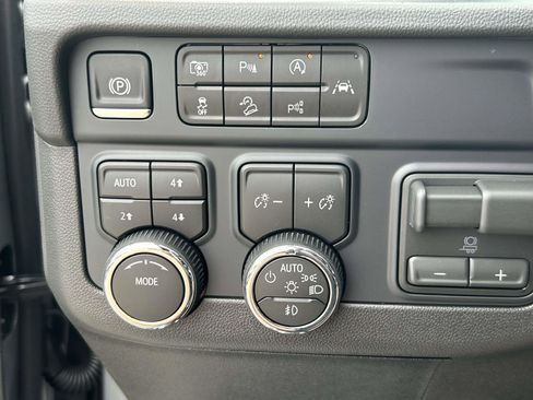 New 2026 Chevrolet Suburban Premier AWD/4WD image 21