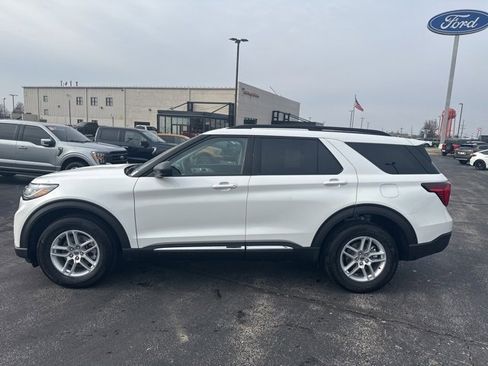 Used 2025 Ford Explorer Active image 2