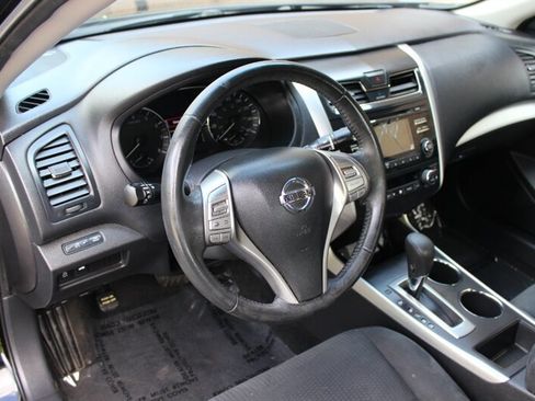 Used 2015 Nissan Altima 2.5 SV w/ Convenience Package FWD image 9