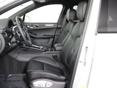 Certified 2026 Porsche Macan image 5