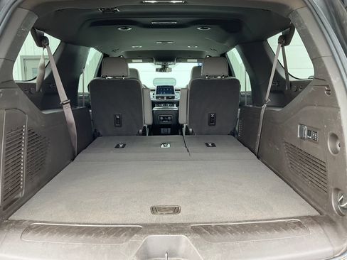 Certified 2022 Chevrolet Suburban LT w/ Luxury Package AWD/4WD image 24