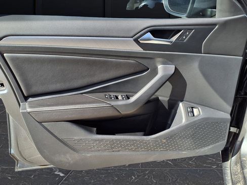 Used 2023 Volkswagen Jetta SE image 9