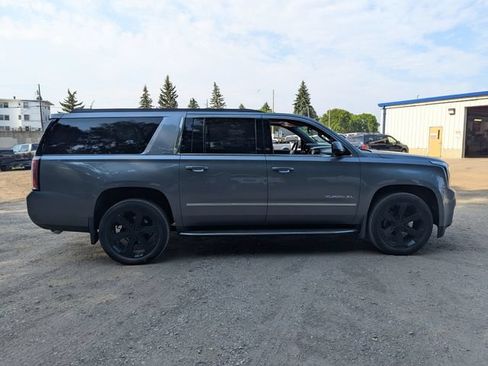 Used 2018 GMC Yukon XL SLT w/ Premium Edition AWD/4WD image 17