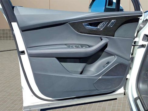 Used 2025 Audi Q7 3.0T Premium Plus image 12