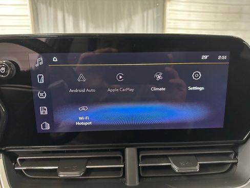 Certified 2024 Chevrolet Trax LT w/ Driver Confidence Package image 11