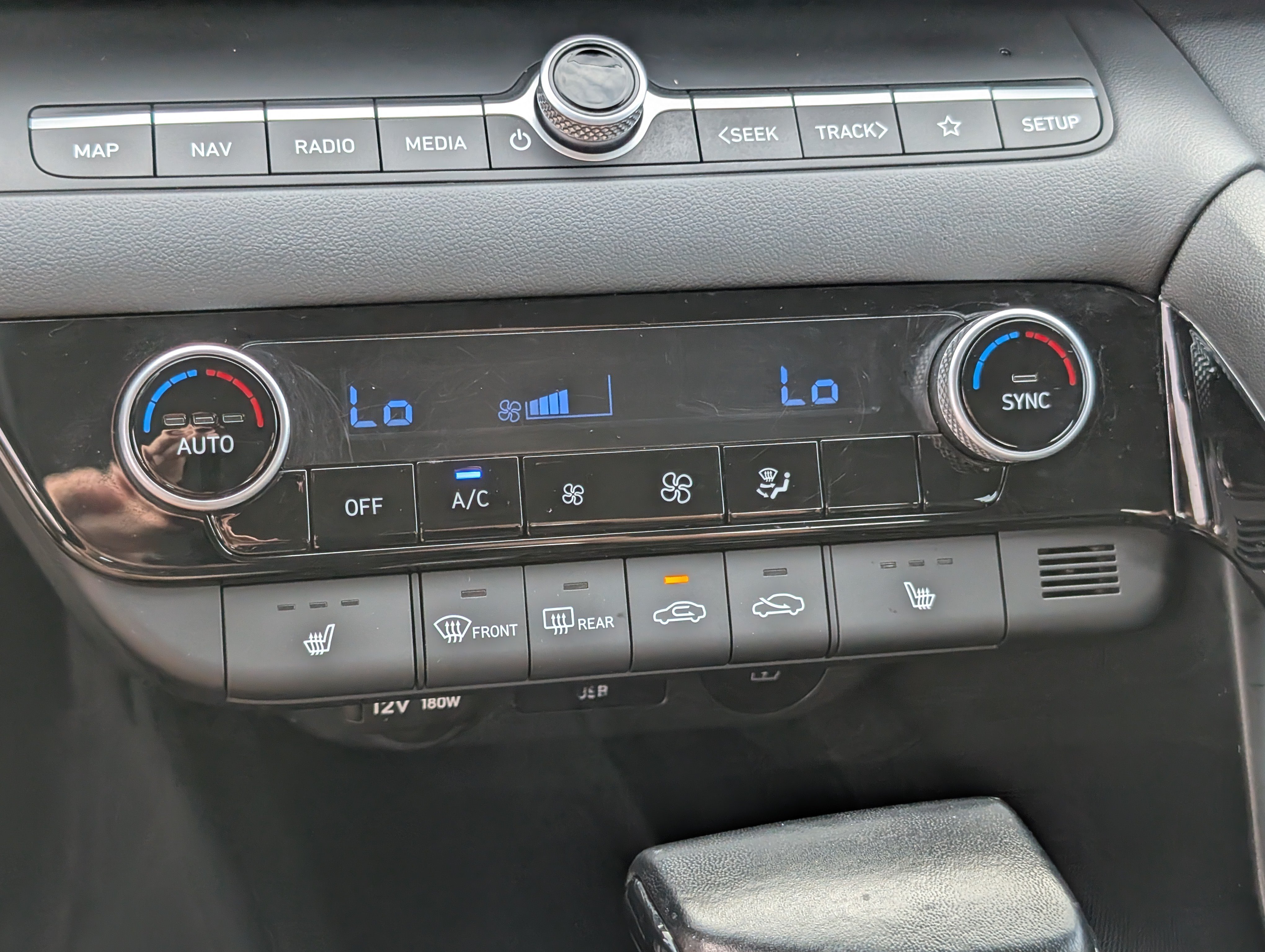 Used 2025 Hyundai Elantra Limited FWD image 25