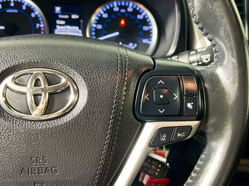 Used 2017 Toyota Highlander Plus image 19