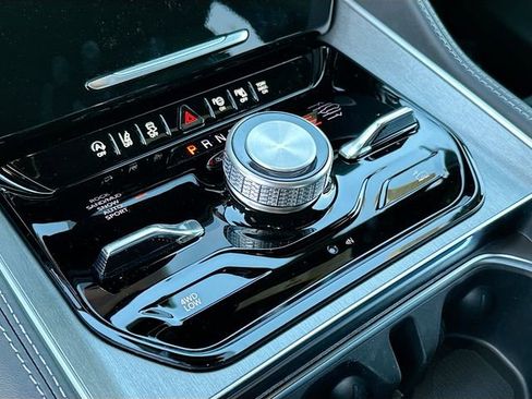 New 2026 Jeep Grand Wagoneer 4WD image 18