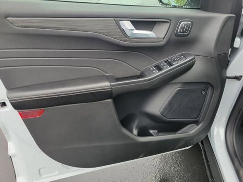 New 2025 Ford Escape SE w/ PHEV Premium Package FWD image 16