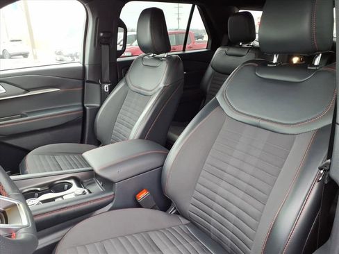 Used 2025 Ford Explorer ST-Line image 13