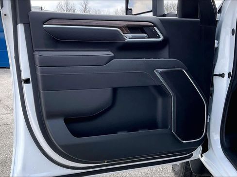 Used 2025 Chevrolet Silverado 2500 LT w/ Convenience Package image 20