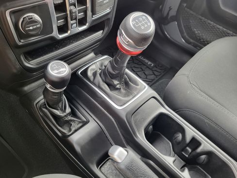 Used 2022 Jeep Wrangler Unlimited Sport AWD/4WD image 18