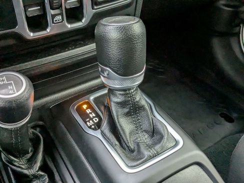 Used 2022 Jeep Gladiator Willys image 22