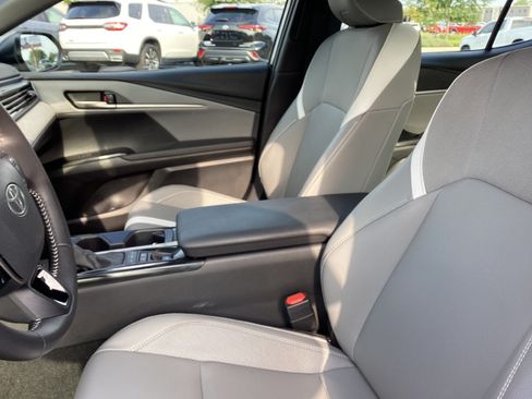 Used 2025 Toyota Camry SE AWD/4WD image 12