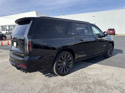 Used 2025 Cadillac Escalade ESV V image 6