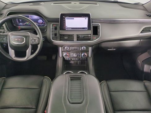 Used 2024 GMC Yukon XL SLT image 18