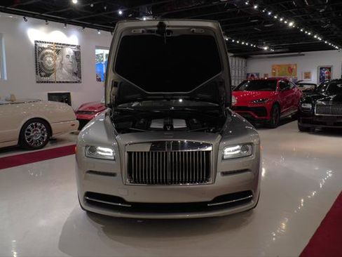 Used 2016 Rolls-Royce Wraith RWD image 13