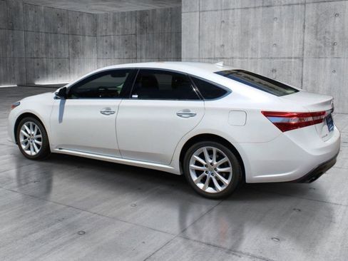 Used 2013 Toyota Avalon Limited FWD image 3