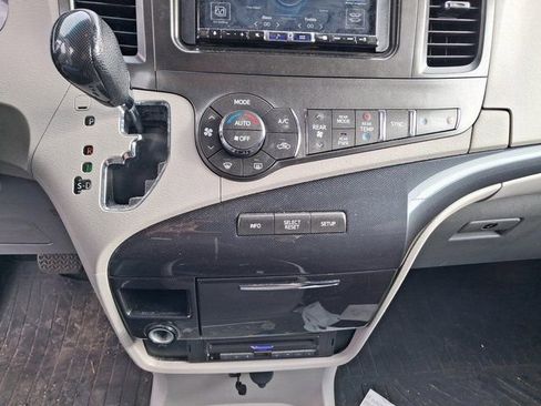 Used 2013 Toyota Sienna SE w/ Premium Pkg w/Entune image 28