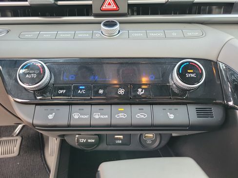 Used 2023 Hyundai Elantra SEL w/ Convenience Package image 13