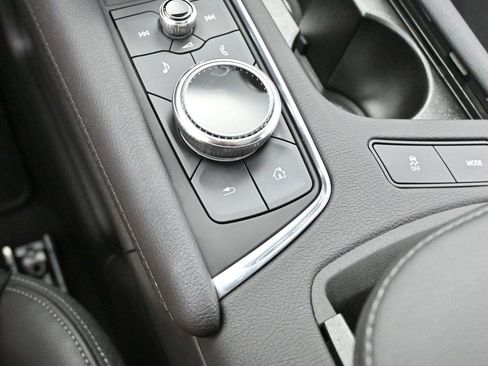 Certified 2025 Cadillac XT6 Luxury FWD image 23