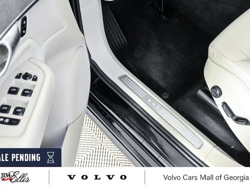 Certified 2024 Volvo XC90 B6 Plus w/ Protection Package Premier AWD/4WD image 10