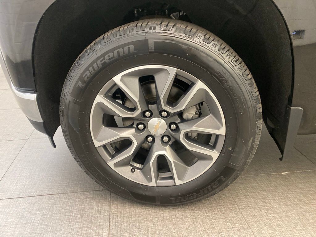 Used 2022 Chevrolet Silverado 1500 LT AWD/4WD image 10