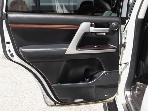 Used 2018 Toyota Land Cruiser AWD/4WD image 39