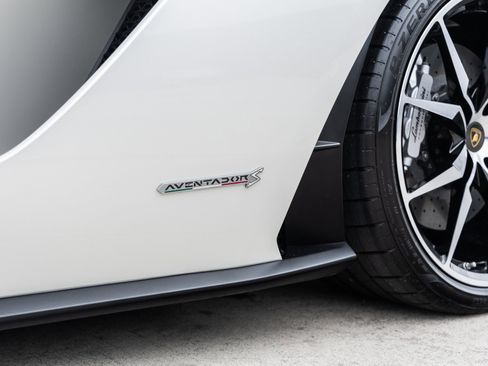 Used 2018 Lamborghini Aventador S image 14