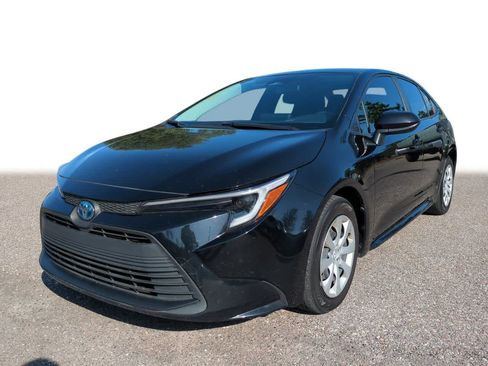 Certified 2023 Toyota Corolla LE image 1