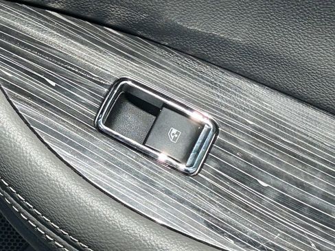 Used 2018 Chevrolet Impala LS FWD image 31