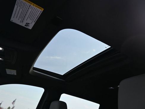 Used 2024 Chevrolet Silverado 2500 ZR2 w/ Technology Package image 21