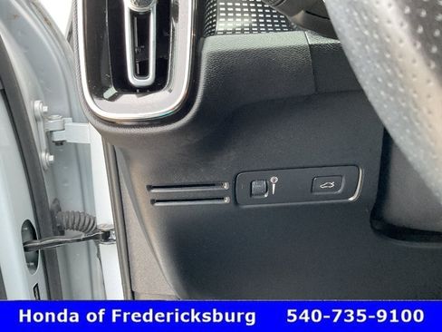 Used 2020 Volvo XC40 T5 R-Design AWD/4WD image 41