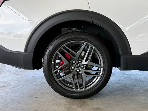 Used 2025 Ford Explorer ST-Line w/ ST-Line Street Pack image 12