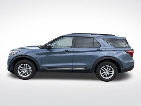 Used 2025 Ford Explorer Active AWD/4WD image 3