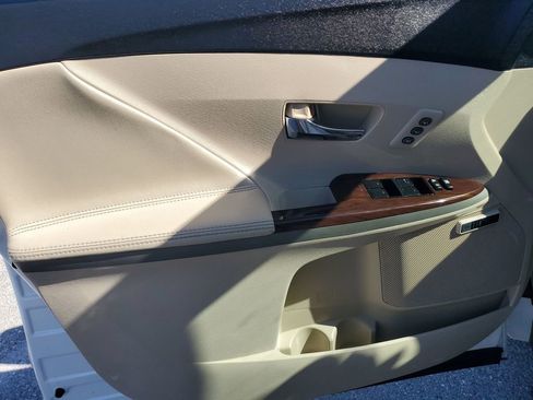 Used 2014 Toyota Venza XLE image 41