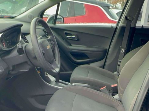 Used 2022 Chevrolet Trax LS w/ Tint and Cruise Package image 15