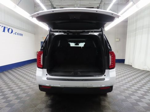Used 2024 GMC Yukon XL SLT image 36