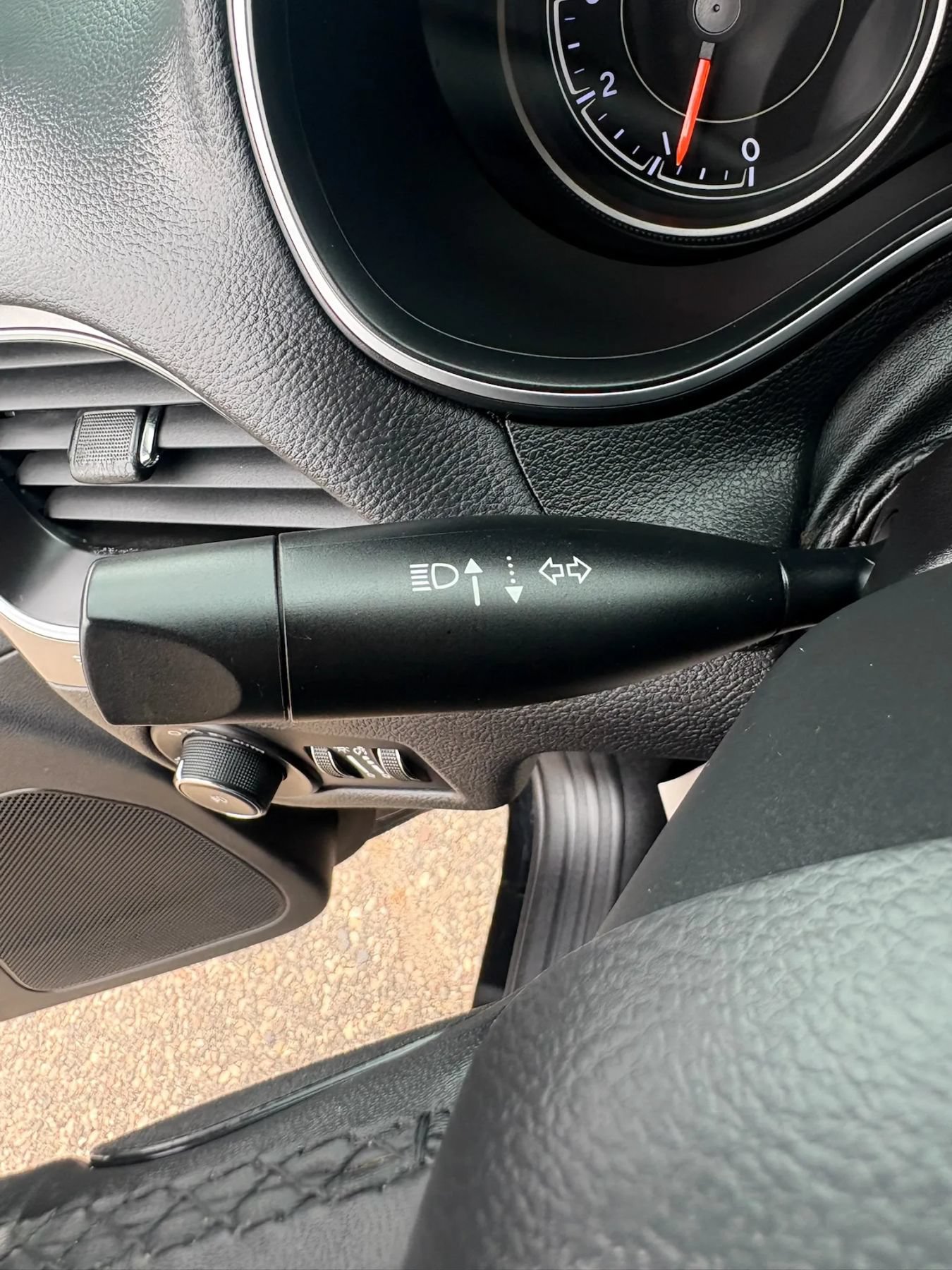 Used 2019 Jeep Cherokee Latitude Plus AWD/4WD image 19