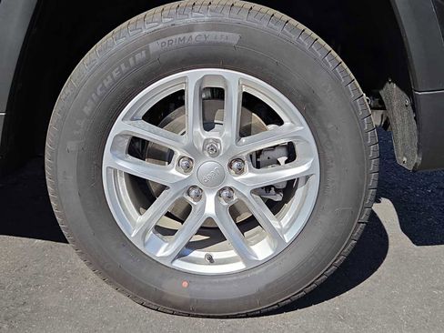 New 2025 Jeep Grand Cherokee Laredo X w/ Luxury Tech Group I image 12