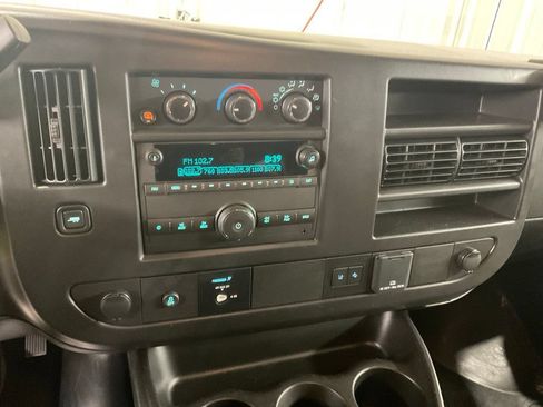 Used 2026 GMC Savana 3500 LT w/ LT Preferred Equipment Group RWD image 18