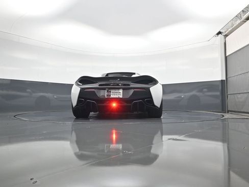 Used 2019 McLaren 570S Spider image 23