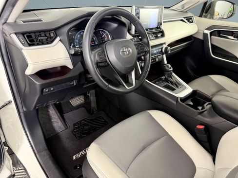 Used 2020 Toyota RAV4 Limited w/ Carpet Mat Package FWD image 4