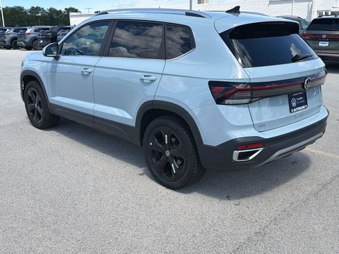 Certified 2025 Volkswagen Taos SEL AWD/4WD image 4