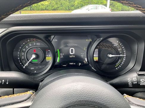 Used 2024 Jeep Wrangler Unlimited w/ Convenience Group AWD/4WD image 25