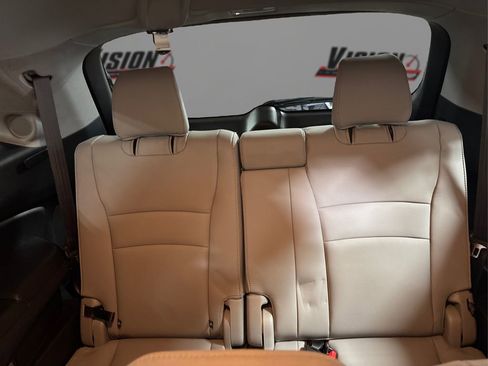 Used 2017 Honda Pilot Touring image 39