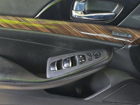 Used 2017 Nissan Maxima Platinum image 9