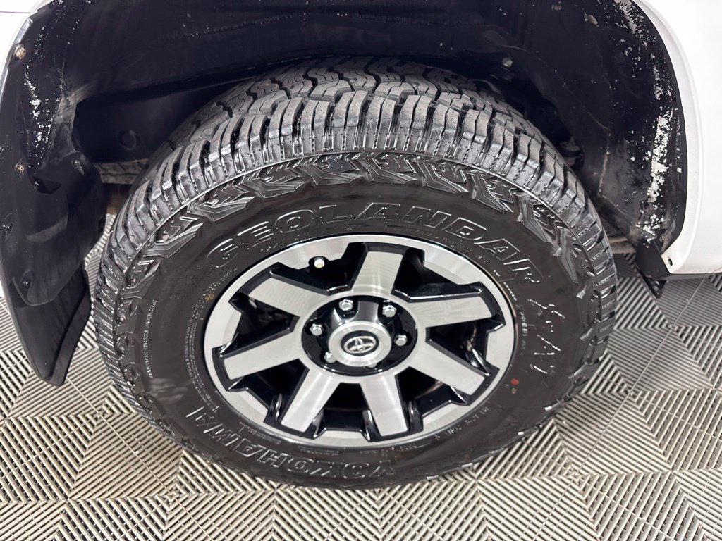 Used 2018 Toyota 4Runner TRD Off-Road Premium AWD/4WD image 19