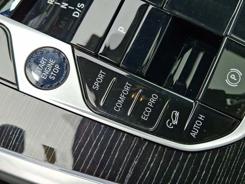 Used 2025 BMW X7 M60i w/ Executive Package image 26